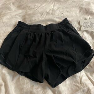lululemon Hottie Hot LR Short 4” Lined